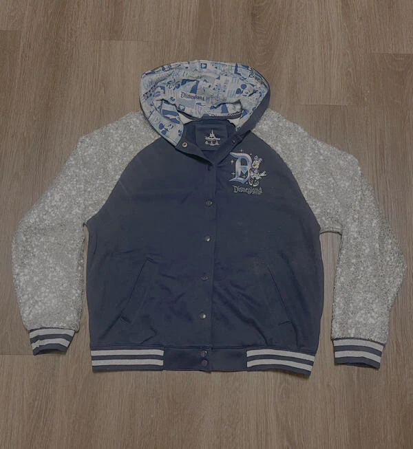 Chaqueta Letterman a Presión Con Capucha Lentejuelas Disneyland 60 para Mujer XL LEER Foto 2 de 4