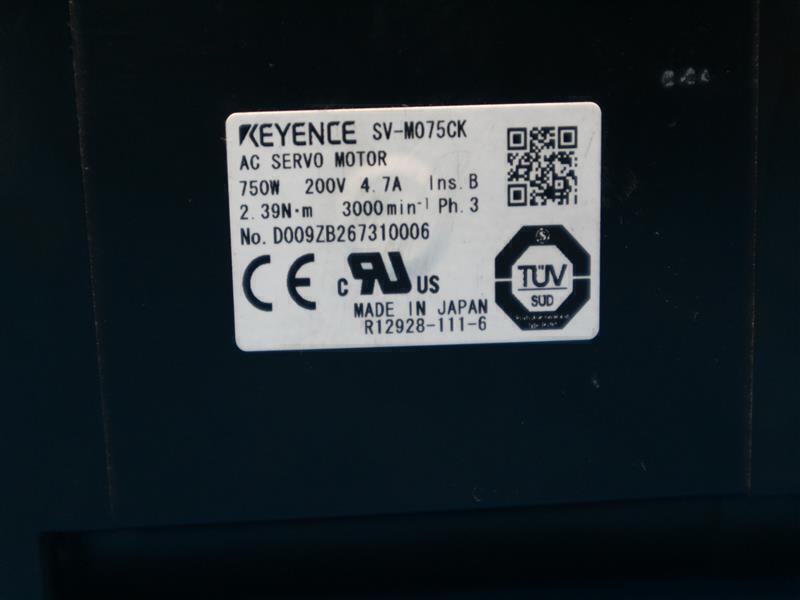 Keyence SV-M075CK SVM075CK AC Servo Motor 750W 200V 4.7A w/ Cut