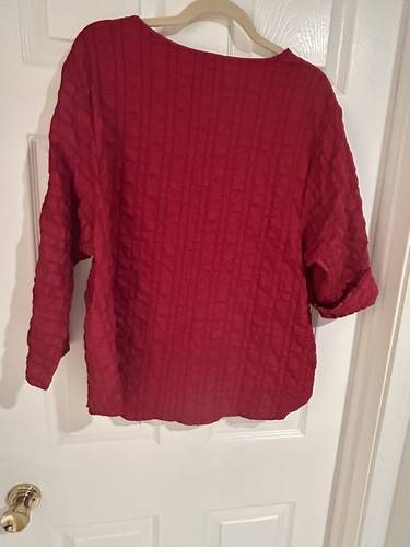 Niche Red Crinkle Top - Picture 2 of 2