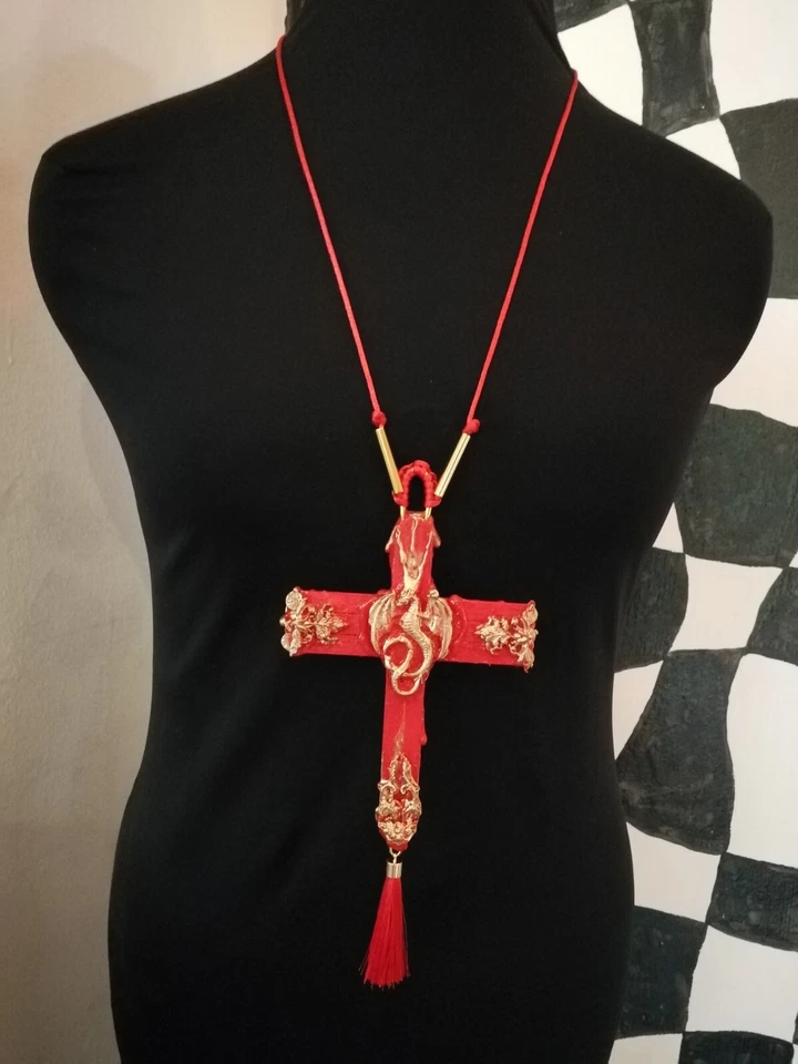 Cruz Crucifijo Madera Bruja Colgante Talismán Oculto Dragón Rojo Rojo Rojo Pagano Gótico Foto 3 de 4