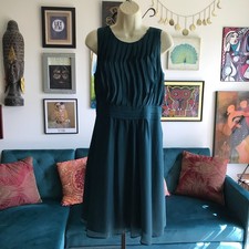 Ann Taylor LOFT size 6 Dark Green Sleeveless Chiffon Textured Bodice Dress