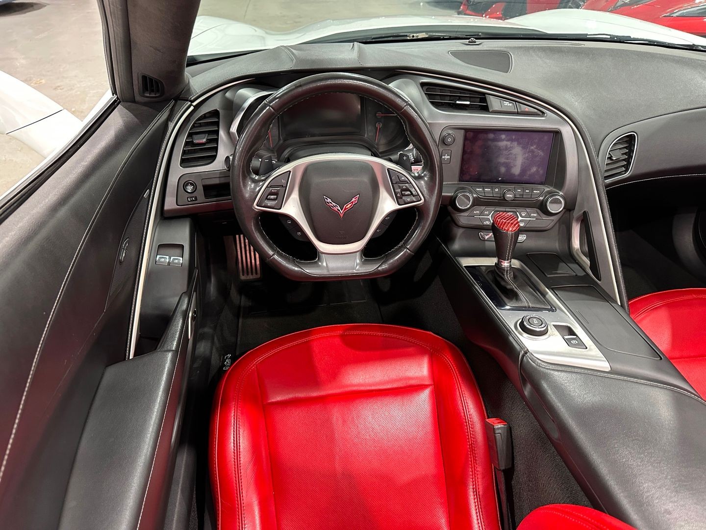 2019 [G8G] Arctic White Chevrolet Corvette   | C7 Corvette Photo 7