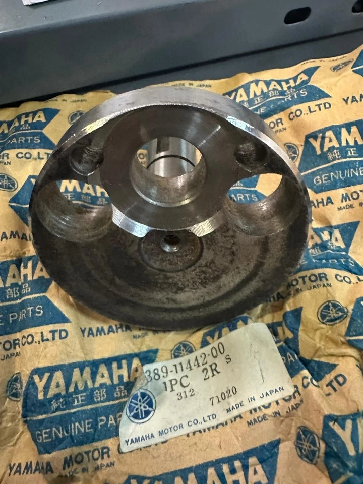 Medio cigüeñal de doble cilindro Yamaha RD125 TA125 1974-1976 389-11442-00 N.O.S Foto 2 de 3