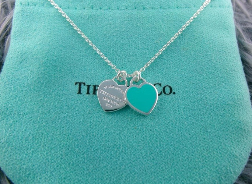 最前線の Tiffany & Co. Silver Tone Double Heart Blue Tag Pendant アクセサリー