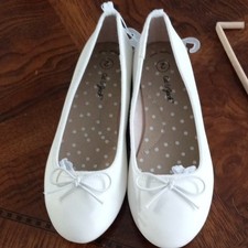 Women  s White Ballet Flats Slip-On Round Toe Bow Accent Casual Solid