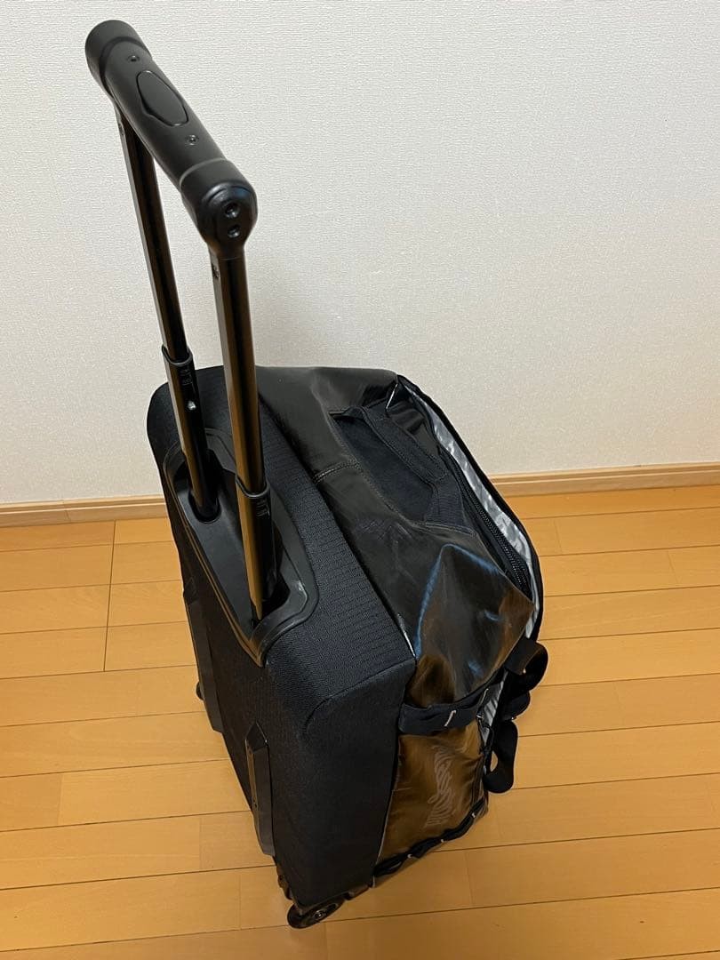 Patagonia 70-90L Black Boston Bag with Wheels and Telescopic Handle thumbnail 3