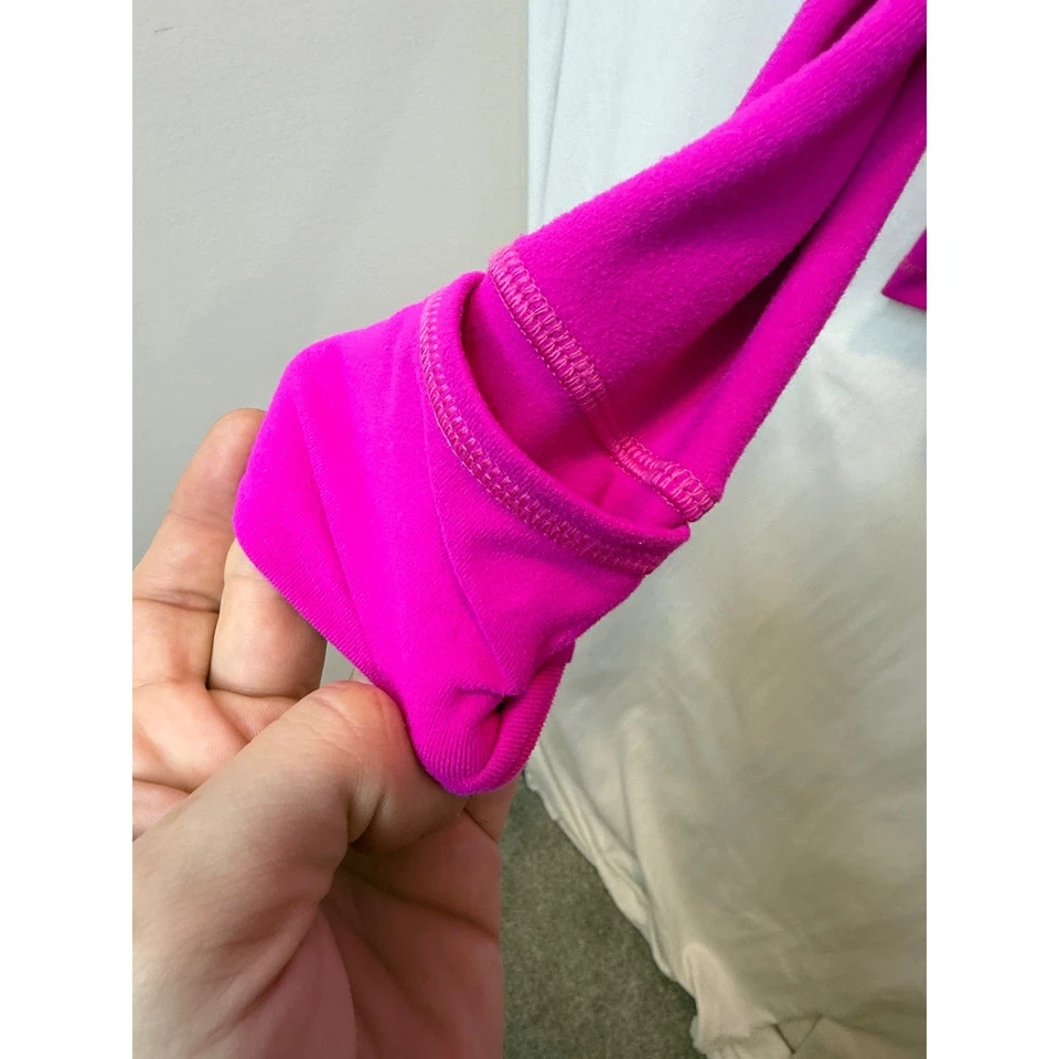 Jaqueta Pulôver Lululemon Coração Quente Paris Rosa Acabamento com Babado Meio Zíper Tamanho 8 - Imagem 3 de 4