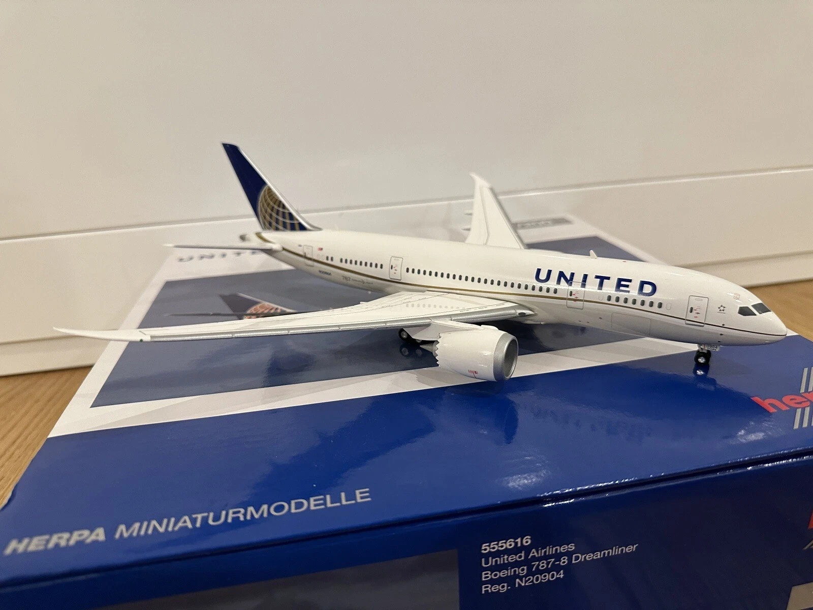 Herpa Wings 555616 United Airlines Boeing 787-8 Dreamliner 1:200 Modell OVP