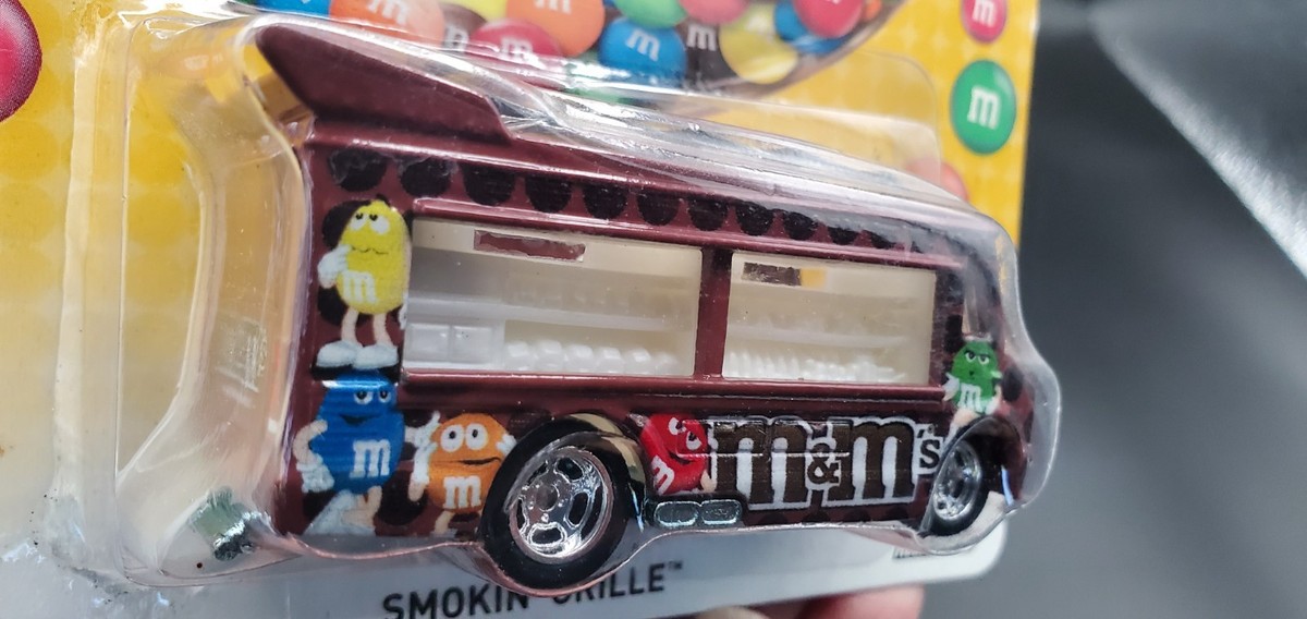 2015 Hot Wheels M&M VW Drag Bus & Smokin grille Pop Culture Series