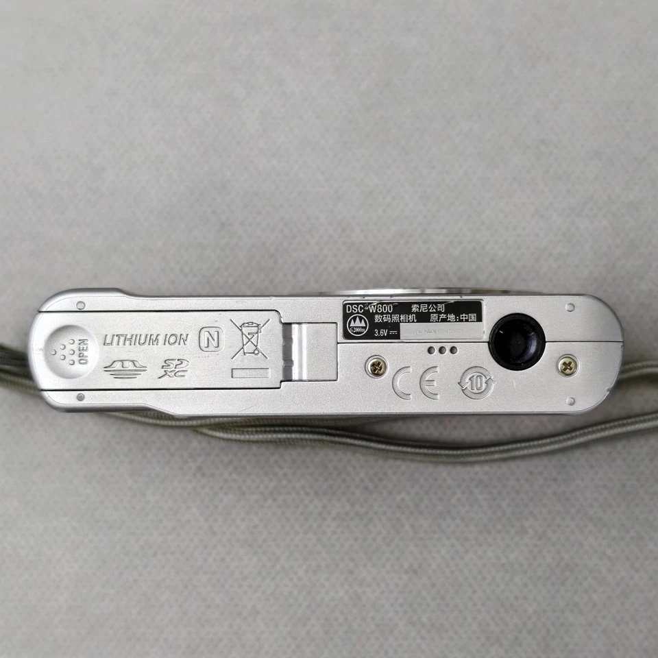 Sony Cyber-shot DSC-W800 Digital Camera 20.1 MP 5x Optical Zoom with Accessories - Image 4 of 4