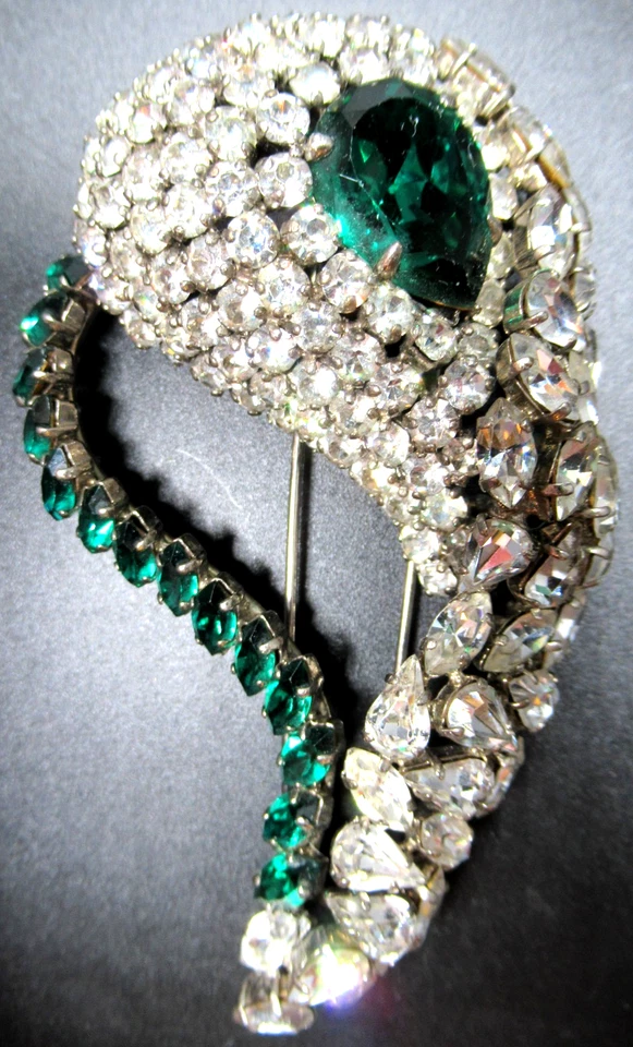 ROGER JEAN PIERRE Depose Green & Sparkling Ice Rhinestone Vintage Fur Clip - Image 4 of 4