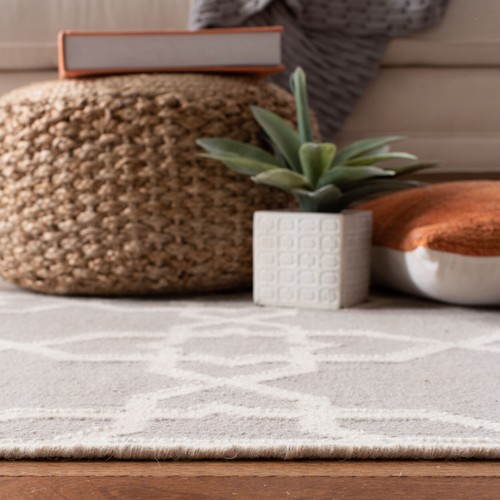 SAFAVIEH Dhurries DHU548G Handwoven Grey / Ivory Rug - Picture 8 of 24