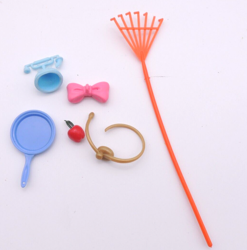 Puppenhaus Zubehör Konvolut Küche Gartenarbeit Kamm Haustier Telefon Möbel ?Barbie? - Bild 5 von 13