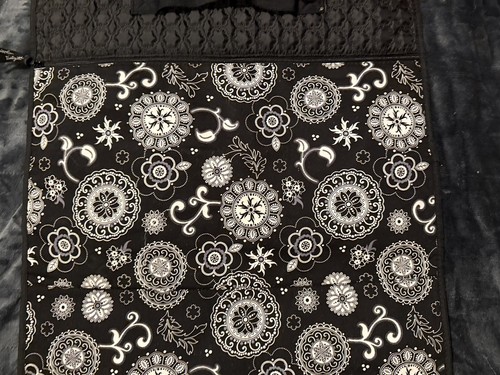 THIRTY ONE ONYX MEDALLION GARMENT BAG HANGING 21.5"x50" BLACK / WHITE - Picture 4 of 13