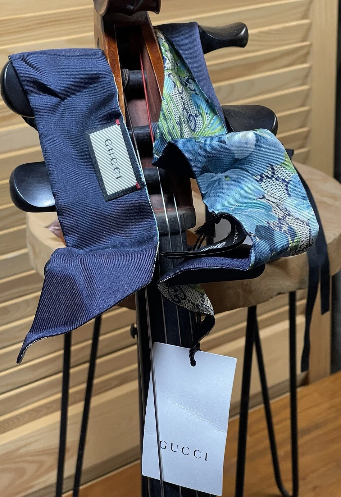Gucci soie bandeau hortensias bleu pièce de collection rares bijoux de poche rares