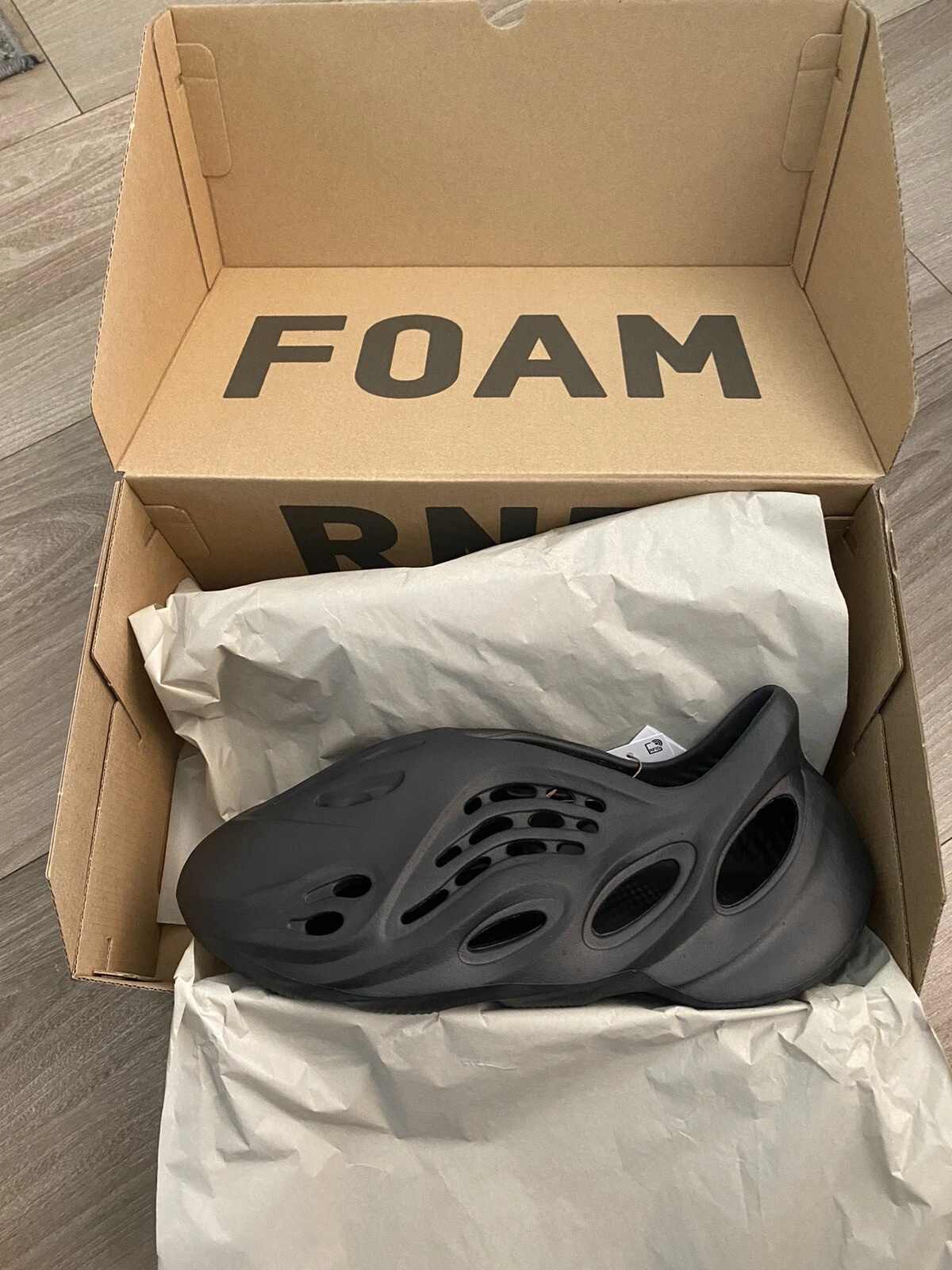 Adidas Yeezy Foam Runner Carbon UK 10 Nuove con scatola