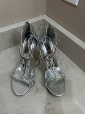Silver Rhinestone Special Occasion Shoes Size 6.