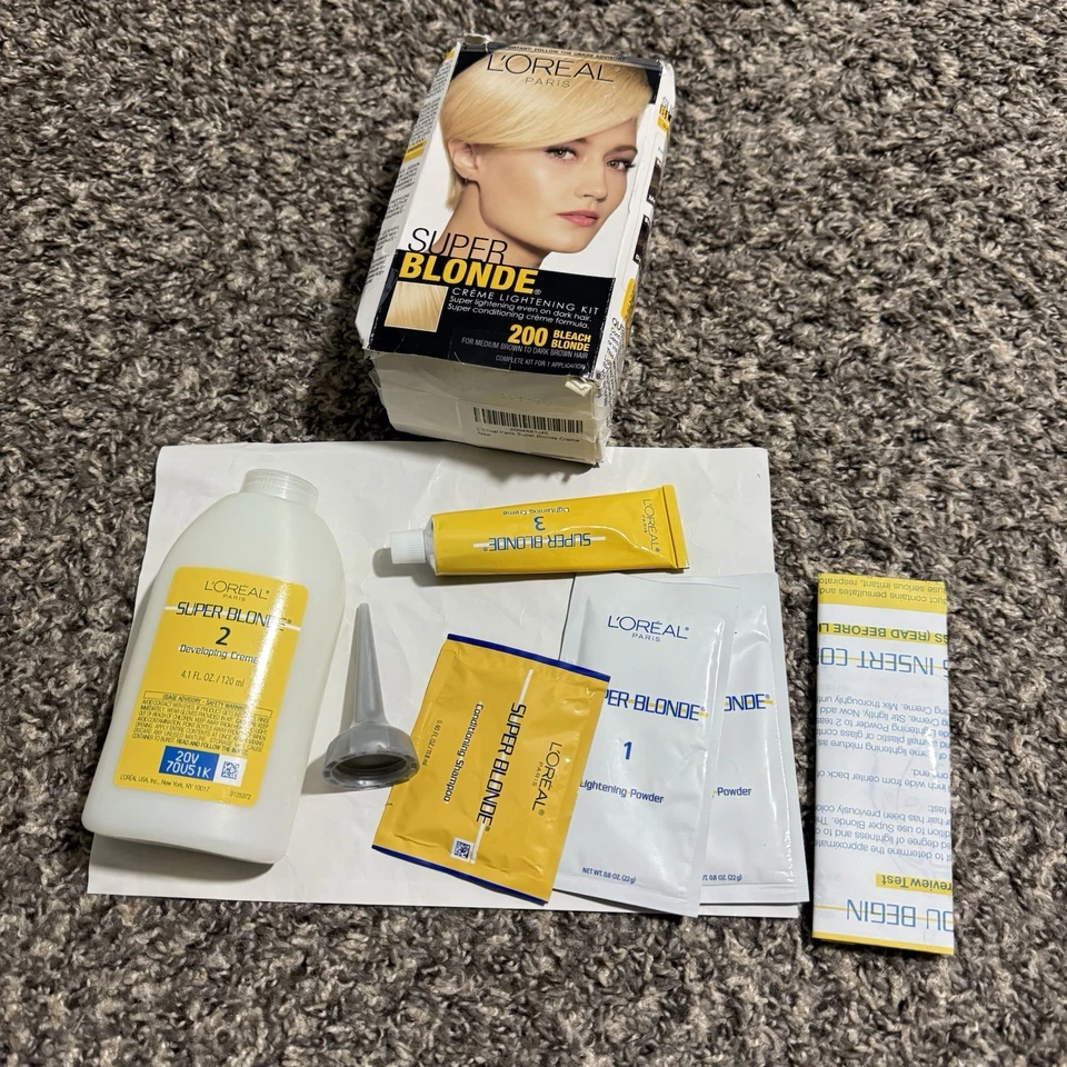 L'Oreal Paris Super Rubio Crema Aclarante 200 RUBIO BLANQUEADOR Kit de Color de Cabello Foto 2 de 4