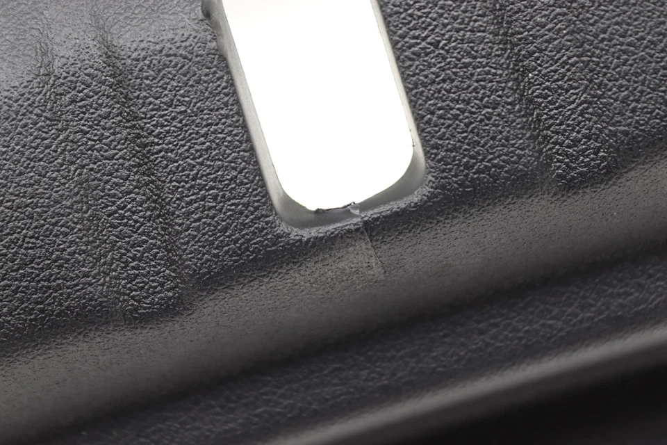 2020-2023 BMW 228I XDRIVE GRAN COUPE 2,0 л — отделочная панель защелки багажника 7475720 - Изображение 2 из 4