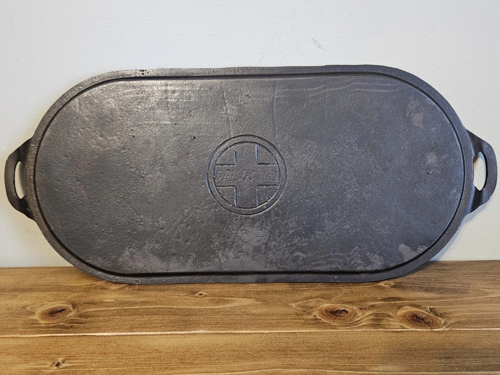 Griswold "ERIE" No.8 Oval Griddle P/N 712 Slant Logo