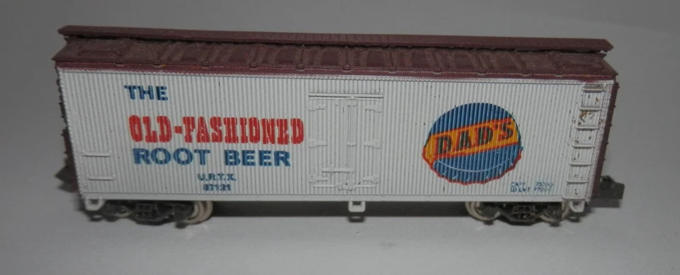 Frigorífico de madera Oldie #1351-S Con-Cor escala N 40' Dad's Root Beer URTX 87121 Foto 3 de 4