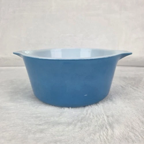 Vintage Pyrex Turquoise Cinderella Mixing Bowl 7.5" Pour Spout Handle