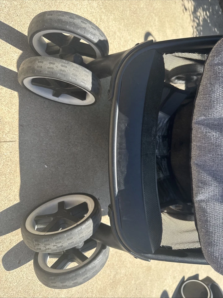 Cochecito de bebé de lujo con dosel y asa ajustable. Evenflo Gold Foto 4 de 4