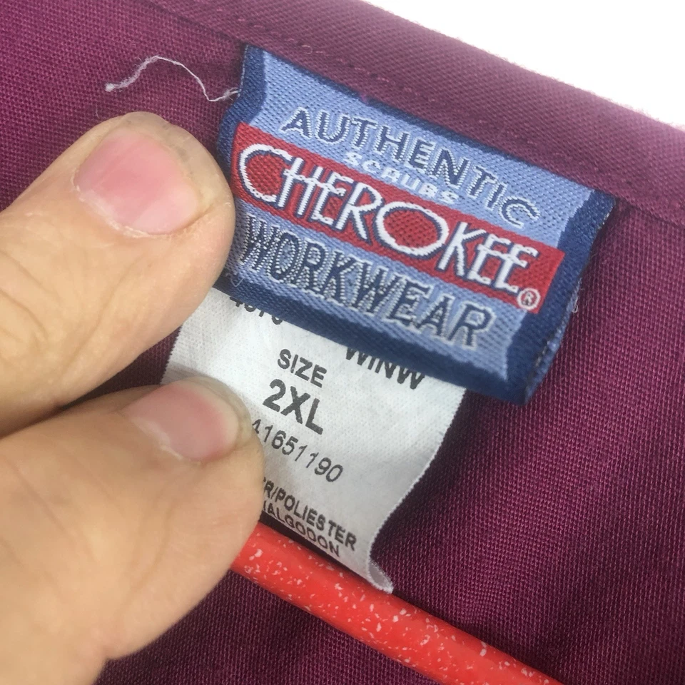 Ropa de trabajo Cherokee para hombre exfoliantes cuello en V vino liso borgoña rojo bolsillos talla 2XL Foto 2 de 4