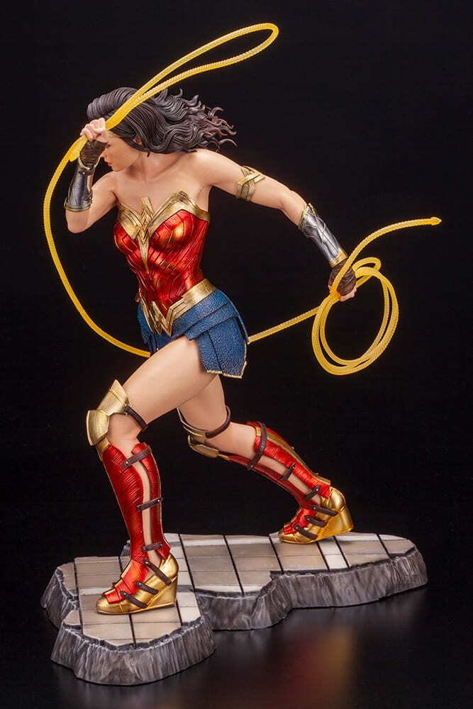 WONDER WOMAN フィギュア Amazon.com: Kotobukiya ARTFX DC Universe Wonder Woman WW84-1
