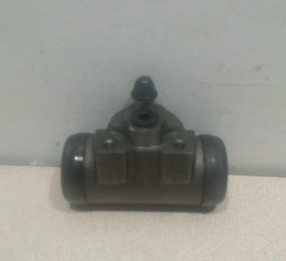 Cilindro de rueda de freno de tambor trasero Pronto W37668, se adapta a Taurus, Sable 86-92 Foto 2 de 4