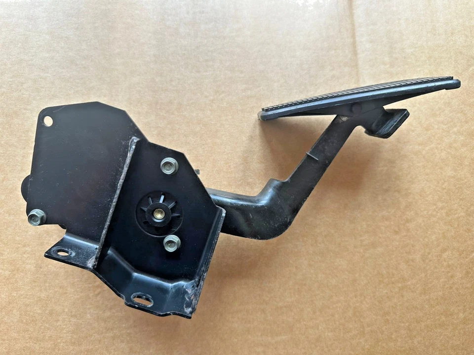 Conjunto de pedais de acelerador para ISUZU NRR NPR-HD NPR NQR / 8979961860 - Imagem 3 de 3