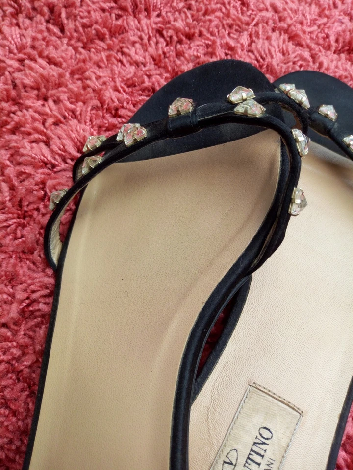 Sandálias Valentino Garavani cetim cristal Rockstud Glam Bow tamanho 38 - Imagem 4 de 4