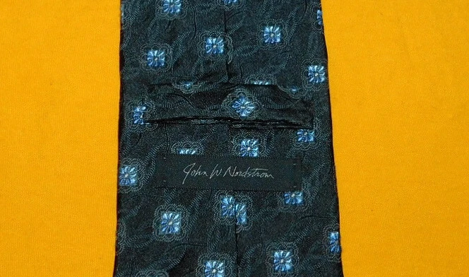 JOHN W. NORDSTROM СДЕЛАНО В США СЕРЫЙ/СИНИЙ ЦВЕТОЧНЫЙ ГАЛСТУК - ГАЛСТУКИ - ДИЗАЙНЕРСКИЕ ГАЛСТУКИ. - Изображение 3 из 3