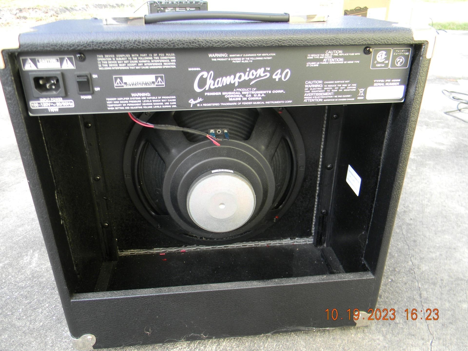 Fender Champion 40 1x12 40watt Combo Amp, Onboard Effects, Two Button