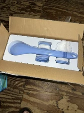 Blushly Cleansing Body Brush