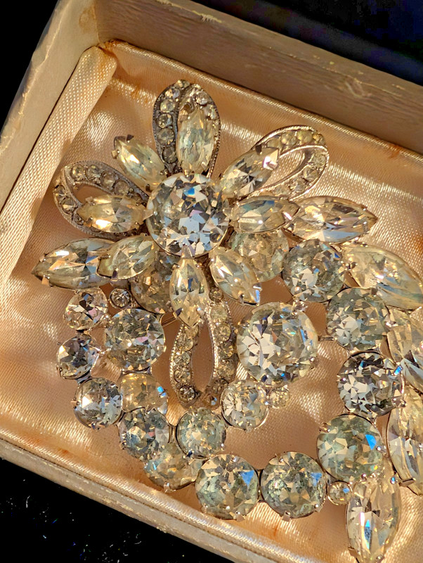Eisenberg Ice Vintage Clear Rhinestone Brooch & Clip-On Earrings Set ORG BOX