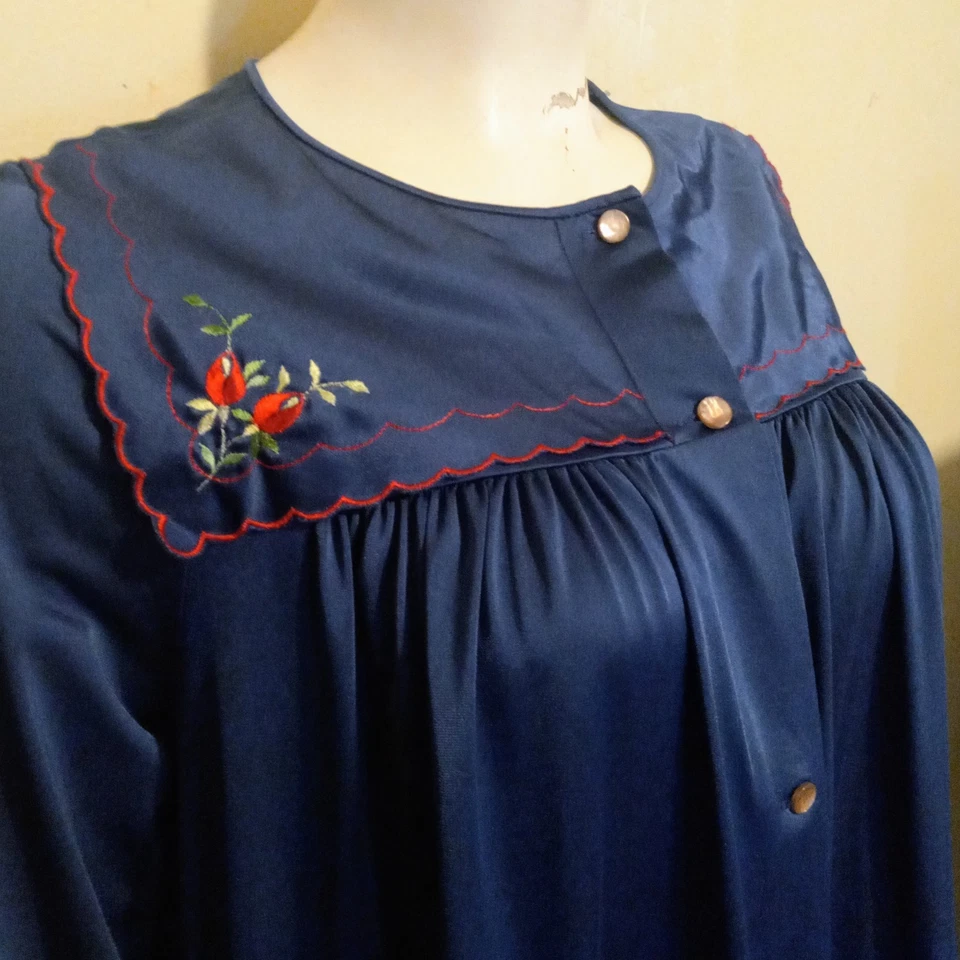 Vintage Shadowline Satin Long Sleeve Robe-Large-Embroidered Rose Yoke-Pockets- - Image 3 of 4