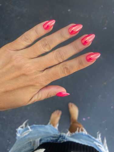 Red Aspen Press On Nails, Medium Almond, Optimistic Ollie - Picture 5 of 5