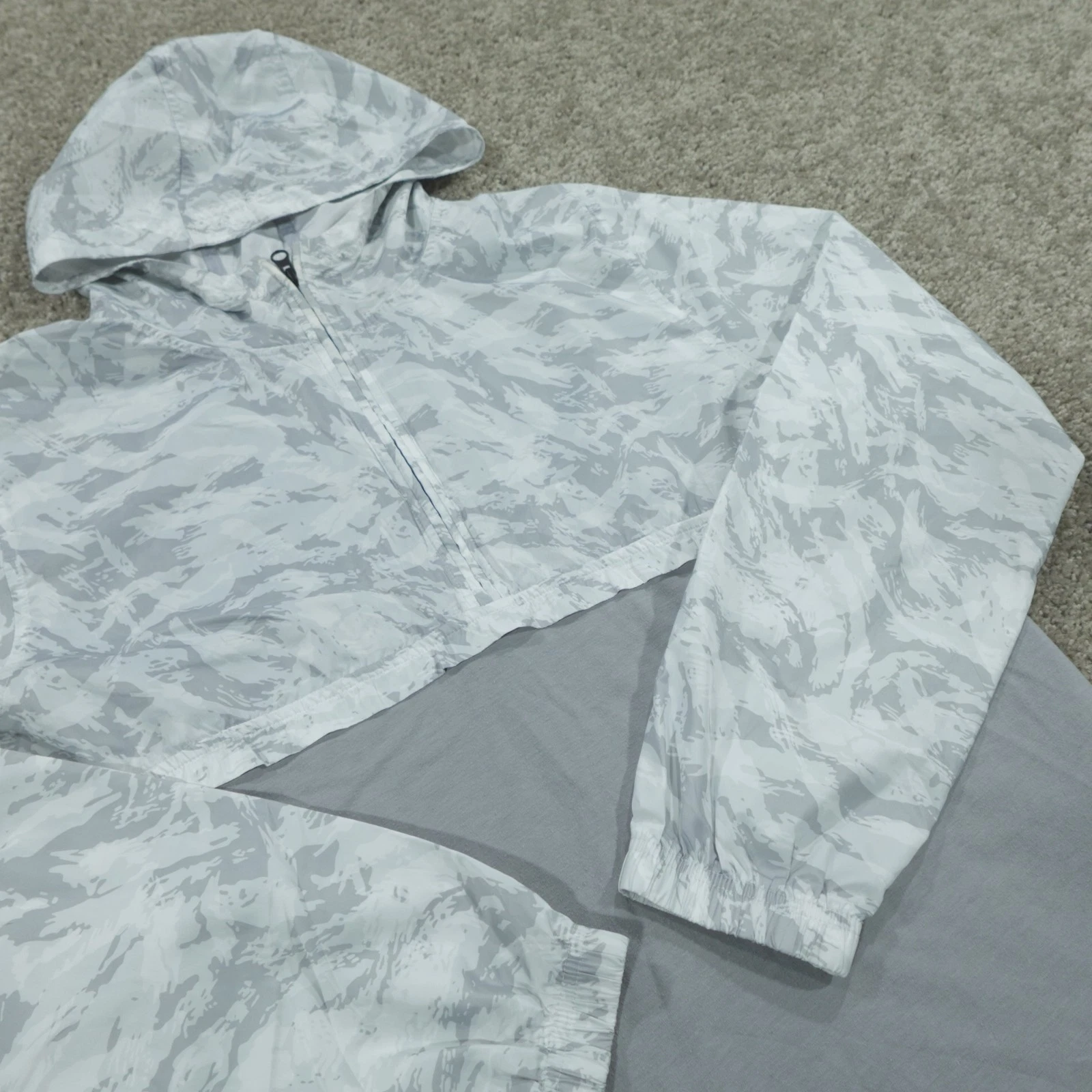 Under Armour Hoodie Mens Large 1/4 Zip Pull Over Fitted Frost Camo Light Weight
Opens in a new windo