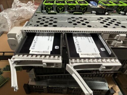 CISCO UCSC-C220-M5SX with 2 x Xeon bronze intel 3106 128GB RAM 2 DRIVE 120GB SS - Picture 4 of 7