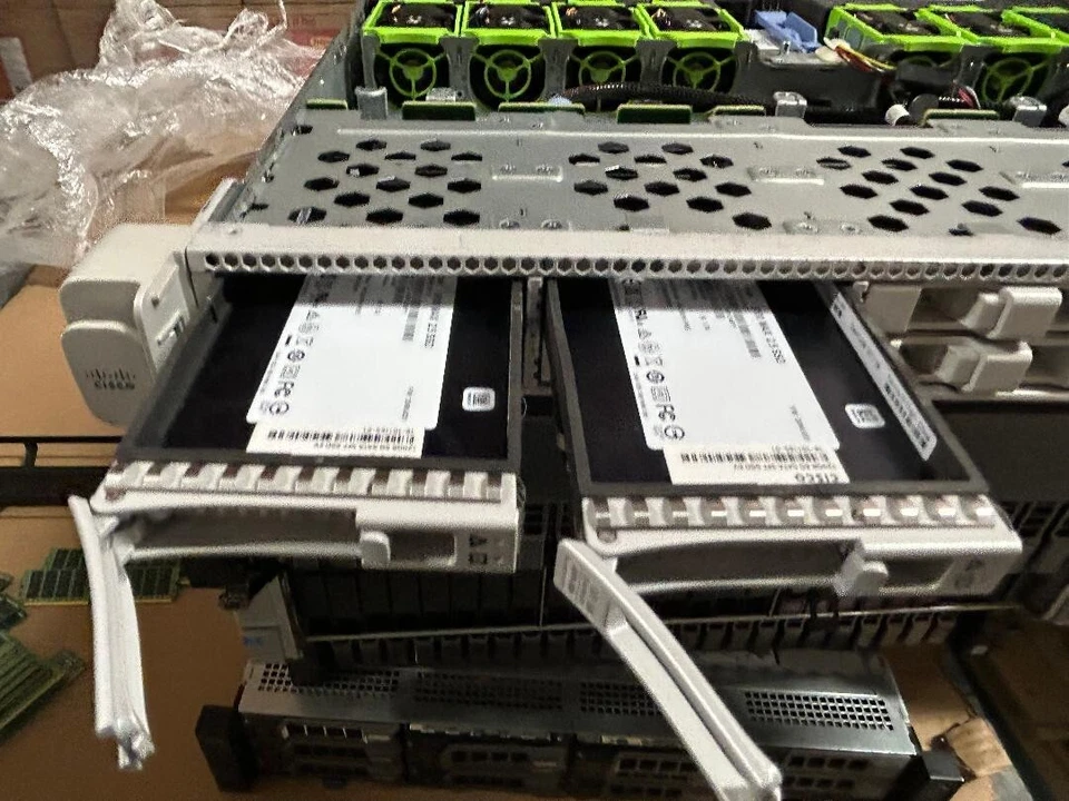 CISCO UCSC-C220-M5SX with 2 x Xeon bronze intel 3106 128GB RAM 2 DRIVE 120GB SS - Image 4 of 4