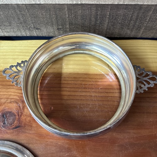 Vintage 1.5 quart Pyrex Glass Bowl & Silver Plated Stand & Cover - Picture 3 of 7