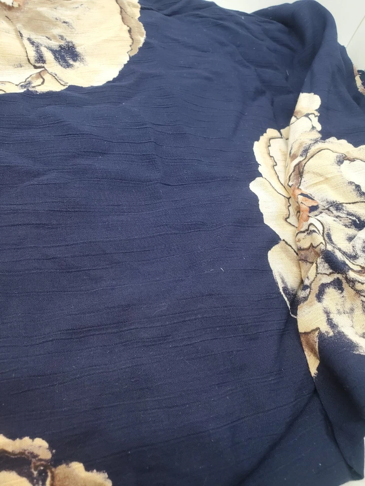 Rayon & cotton crinkle Floral Dress Fabric 1.5yds x 56" dk Blue drapes washable - Image 3 of 3