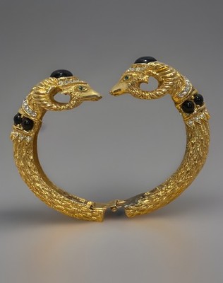 Vintage Craft Goldtone Rhinestone Black Cabochon Rams Head Clamper Bracelet