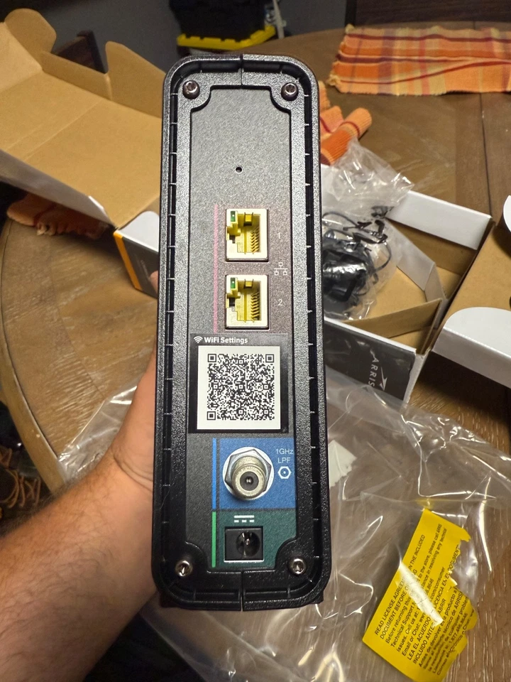 ARRIS SURFboard SBG10 DOCSIS 3.0 Cable Modem Wi-Fi Router AC1600Mbps - Image 3 of 4