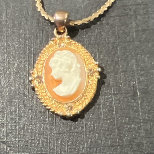 Cameo Necklace 18 In Chain