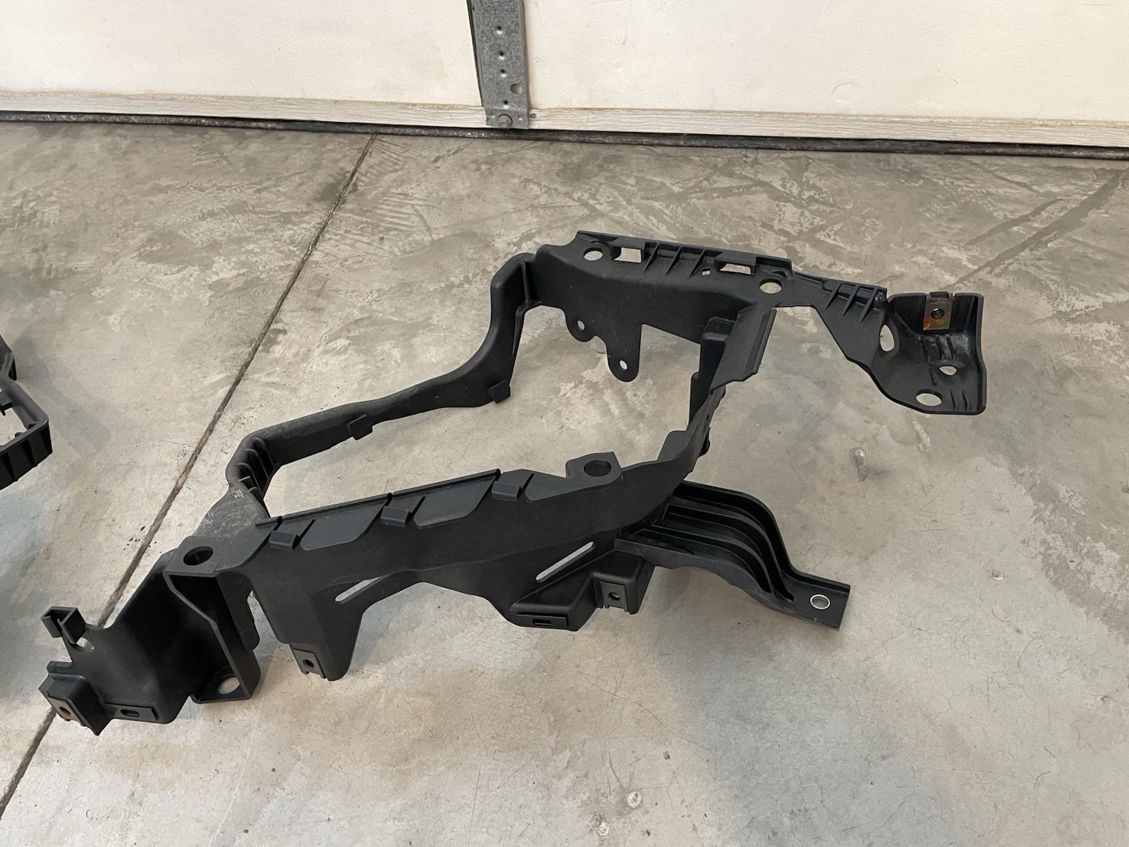 Ferrari 488 Pista Coupe Rear Air Duct Support Bracket Left And Right Used OEM
