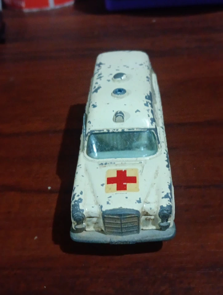 Ambulancia Mercedes Benz Matchbox Lesney King Size vintage, problemas de estado Asis Foto 2 de 4