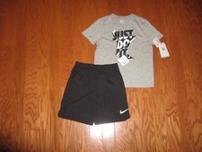 Nike 2 Piece T-Shirt  Shorts Set Boys Size 6/ 7  NWT