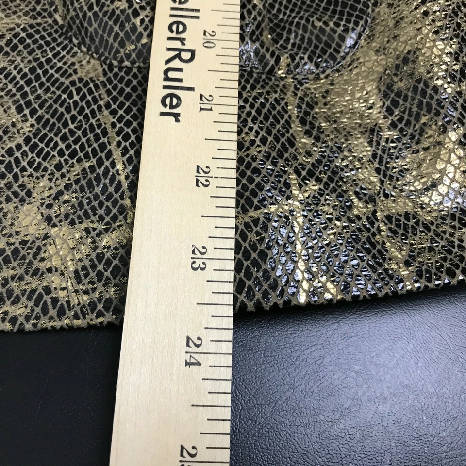 Blazer Morgan Cole talla L imitación piel de serpiente estampado detalles dorados bolsillos para mujer Foto 3 de 4